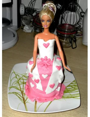 IDEES CREATIVES : Tuto - Réaliser un gâteau au yaourt en forme de princesse