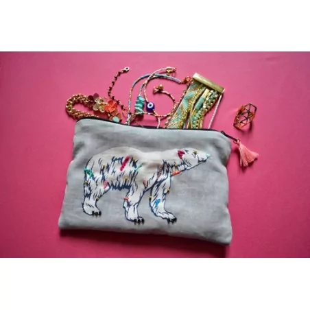 IDEES CREATIVES : Tuto : Réaliser une pochette brodée, par The Camelia