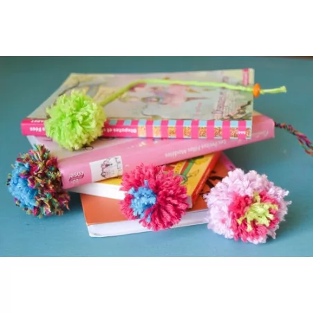 IDEES CREATIVES : Tuto : Réaliser un pompon marque-page, par Maman à tout faire