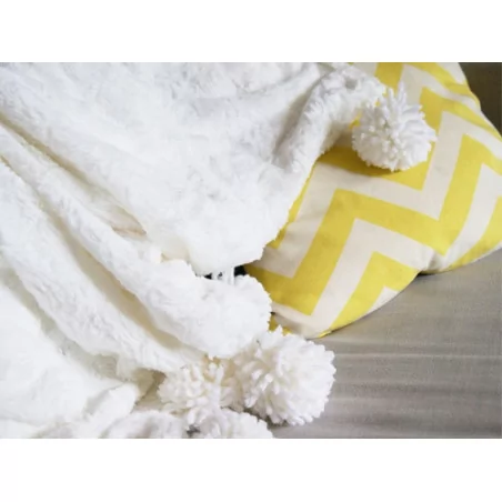 IDEES CREATIVES : Tuto : Réaliser un plaid à pompons, par Kit by Klo