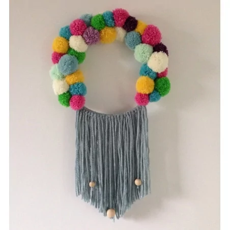 IDEES CREATIVES : Tuto : Réaliser une couronne à pompons, par Caro