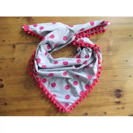 IDEES CREATIVES : Tuto : Réaliser un foulard à pois, par A Cardboard Dream