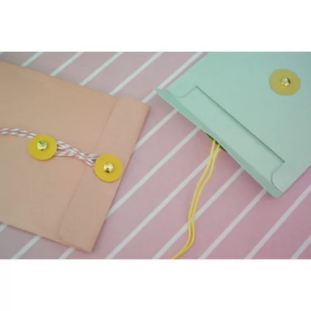 IDEES CREATIVES : Tuto : Réaliser une enveloppe à fermeture japonaise, par Sophie