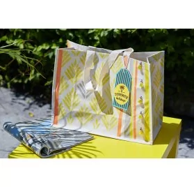 IDEES CREATIVES : Tuto - Customisation de sacs de vacances - Le sac en toile - Le sac en toile - Le sac avec l'étiquette en bois