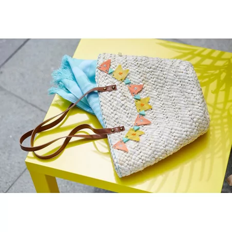 Tuto - Customisation de sacs de vacances - Le sac en osier - Le sac aux petits fanions