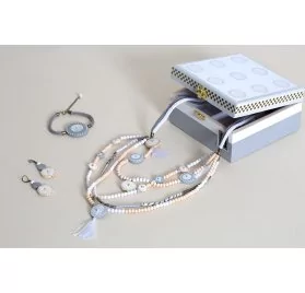 Bijoux et boîtes à offrir - La collection Bohème - Le long collier