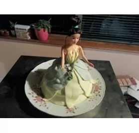 IDEES CREATIVES : Tuto - Réaliser un gâteau en forme de princesse avec un décor en pâte à sucre